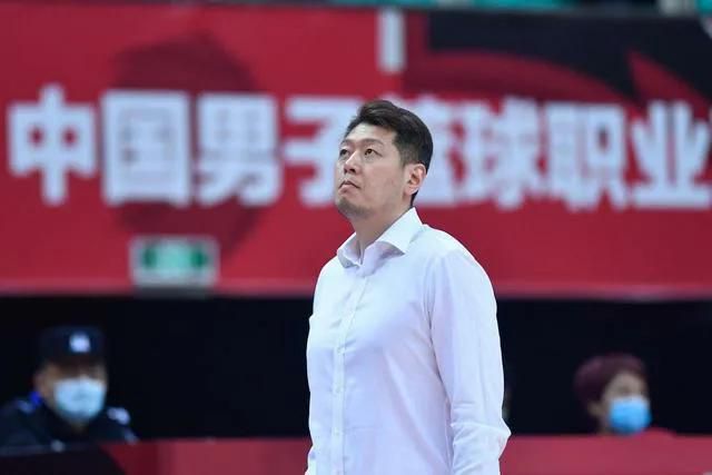 意媒Calciomercato消息，罗马正在转会市场上寻找中后卫引援，他们与博努奇的谈判已经进入后期阶段。